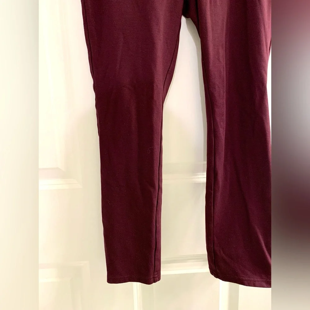 WHITE HOUSE BLACK MARKET • Stretchy Skinny Pants